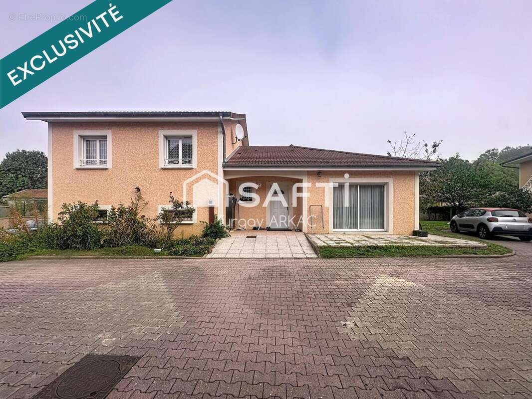 Photo 2 - Maison à PONT-DE-CHERUY