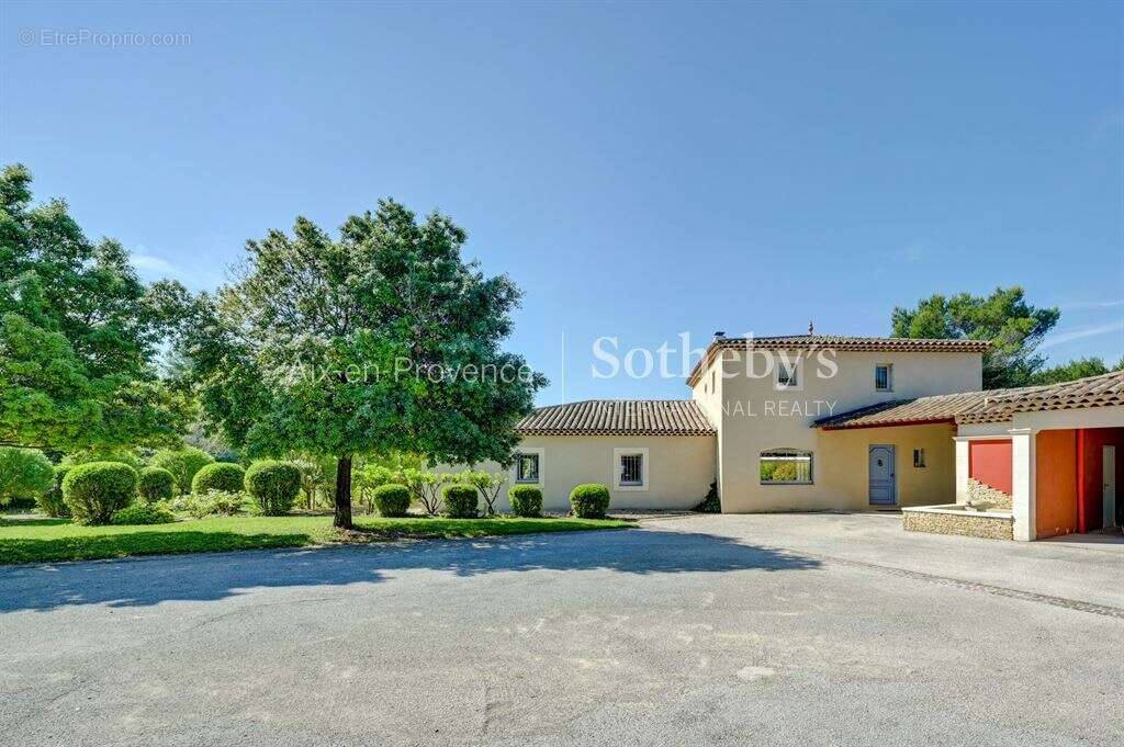 Maison d'exception - 280 m² à vendre à proximité d'Aix-en-Provence - photo 6
