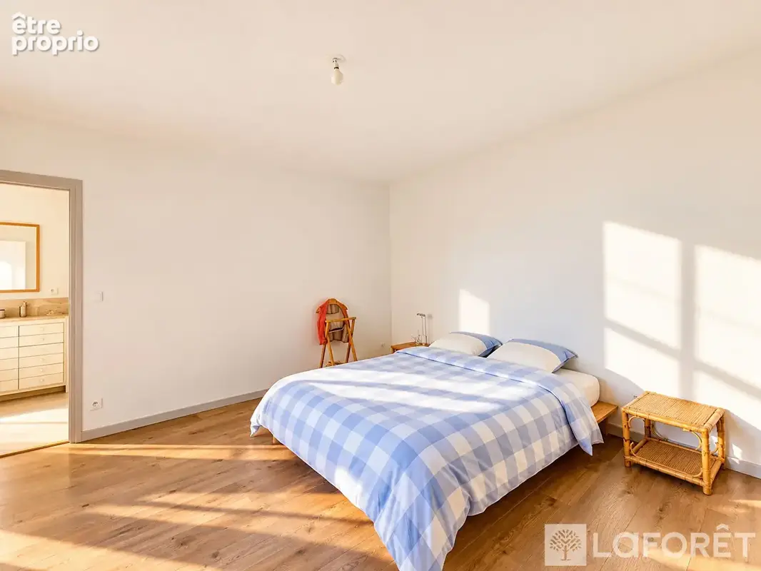 Maison de caractère  192 m²  Cour intérieure et garage 40 m² - photo 16