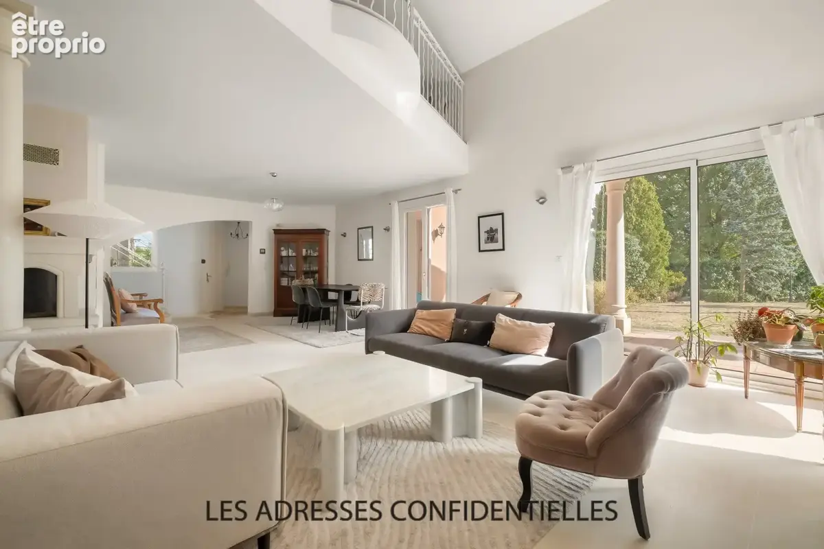 Champagne Au Mont D'or - Maison familiale - 226.50 m2 - sur grand parc arboré - photo 5