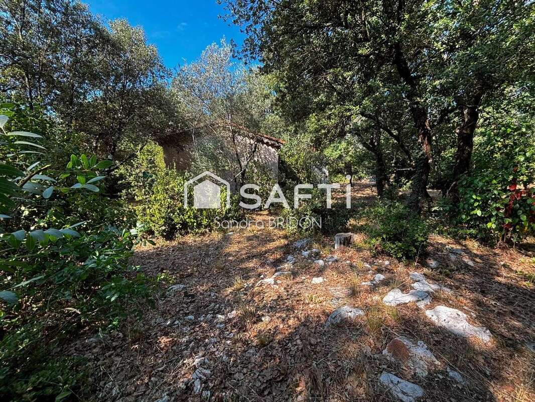Terrain 890 m² à Nans-Les-Pins  - photo 6