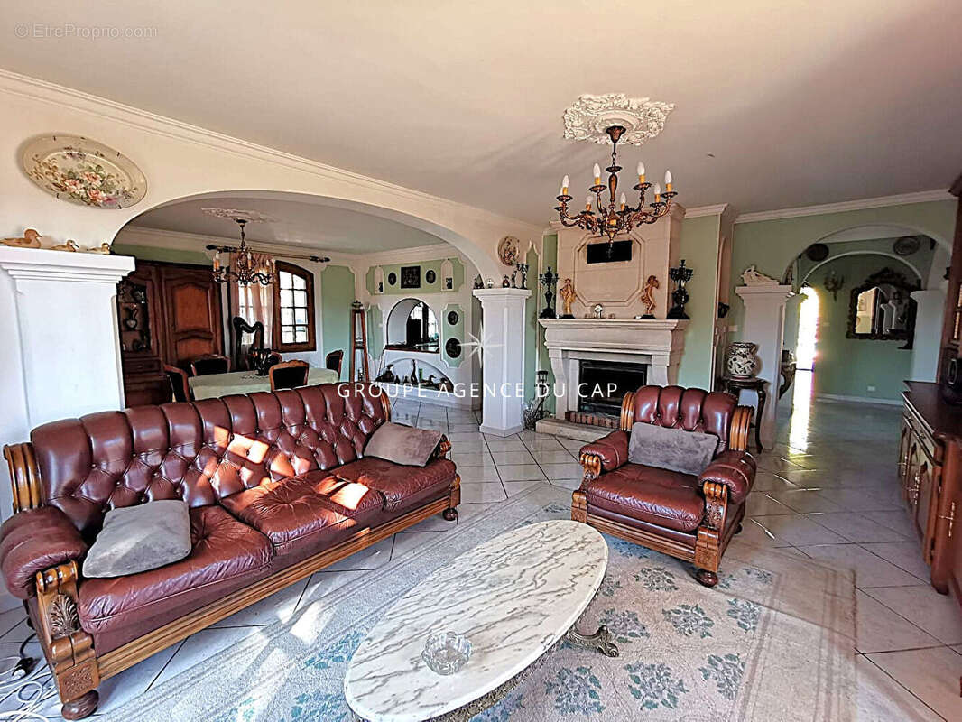 Maison à LES ISSAMBRES