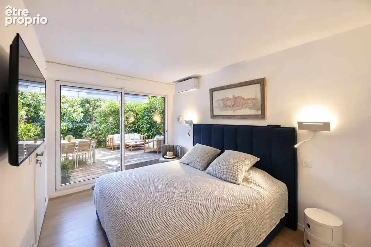 SAINT-TROPEZ : Appartement 4 pièces de 80 m² entièrement rénové, jardin de 100 m², piscine - photo 10