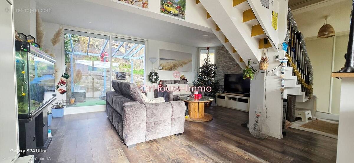 Maison à SAINT-JEAN-BONNEFONDS