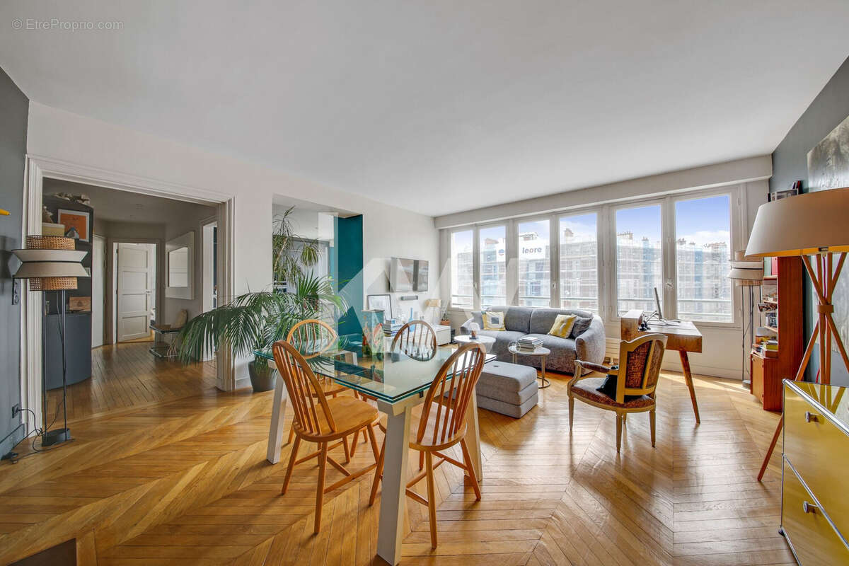Appartement à PARIS-16E