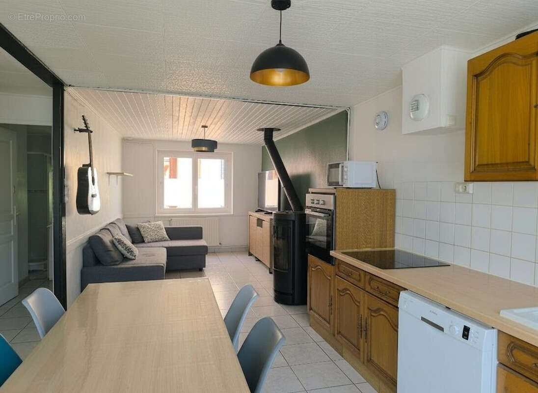 Maison 98 m² à Saint-Jean-Le-Vieux  - photo 2