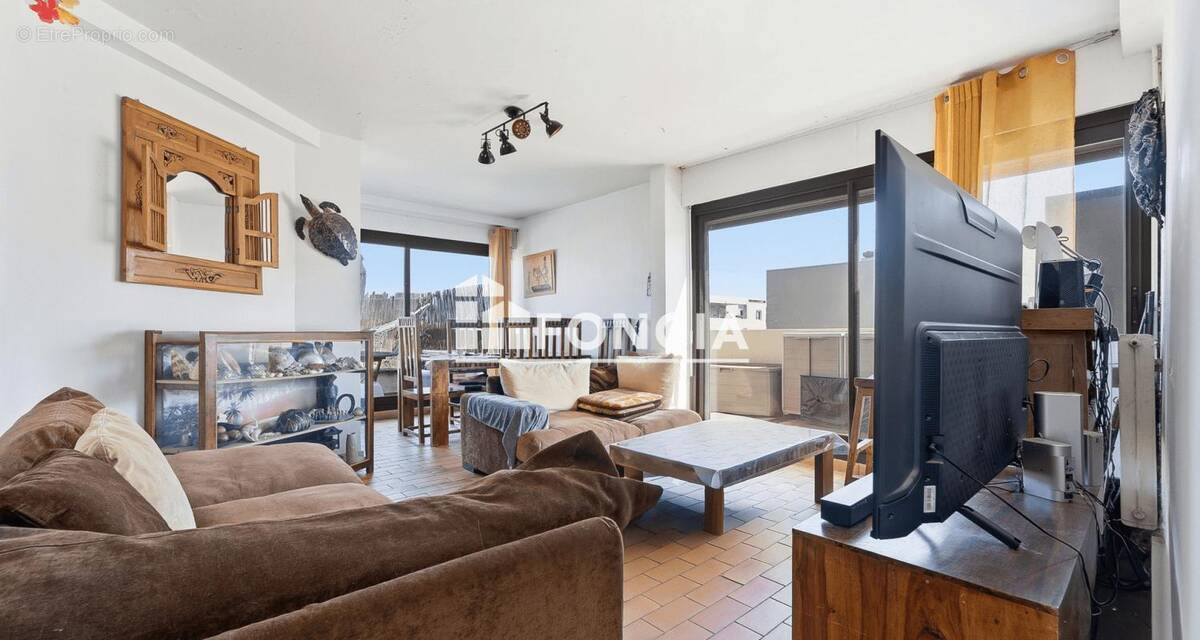 Appartement à SAINT-LAURENT-DU-VAR