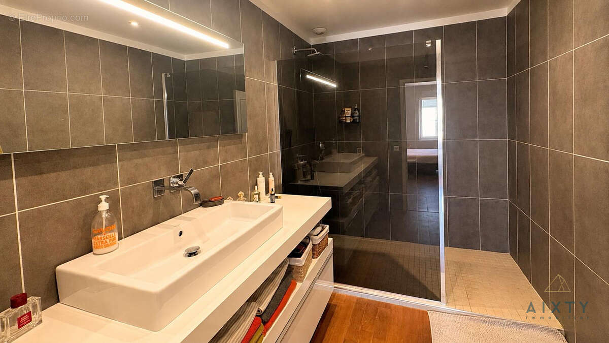 Appartement à MARSEILLE-7E