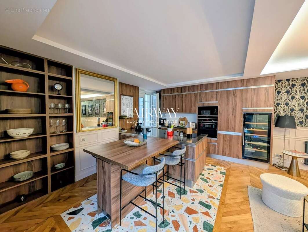 Appartement à PARIS-8E