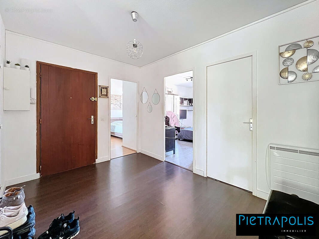 Appartement à SAINT-GENIS-LAVAL