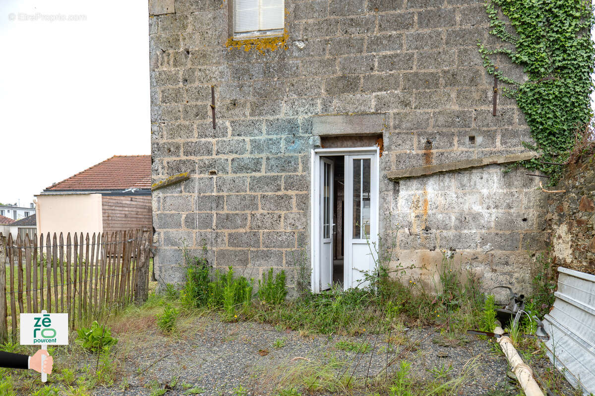 Parking à LA BOISSIERE-DE-MONTAIGU