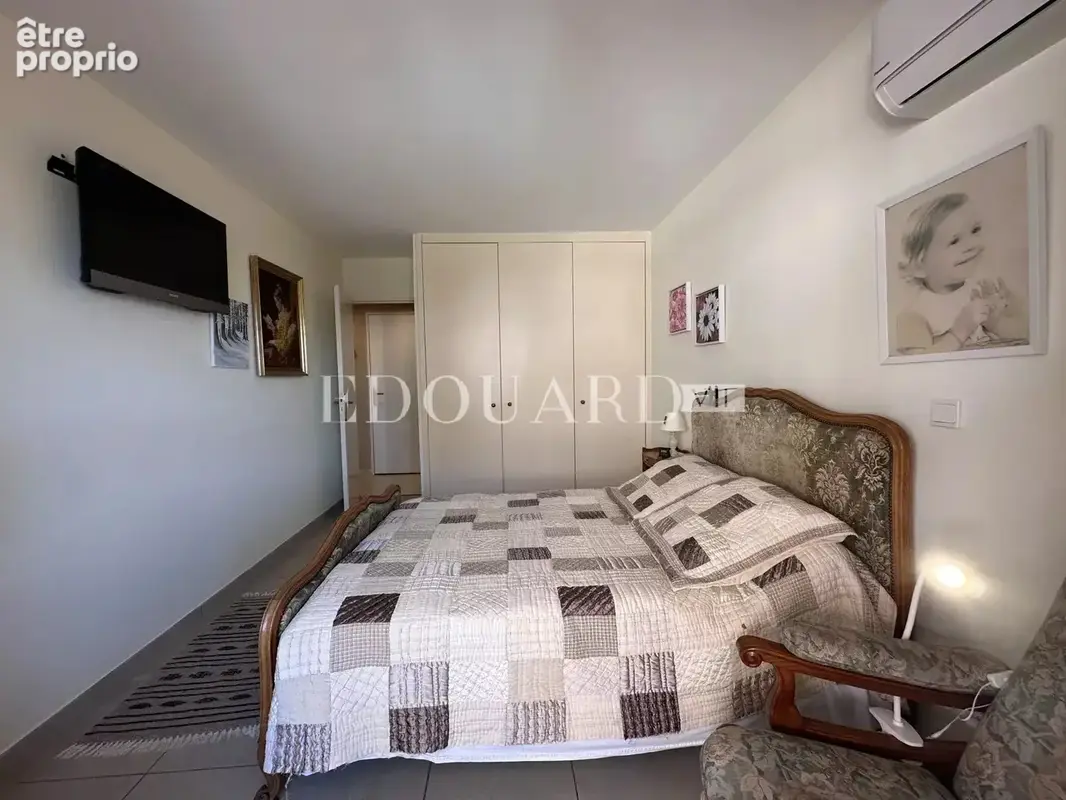 Dans immeuble de standing avec piscine, en exclusivité trois pièces avec vaste terrasse et garage - photo 18