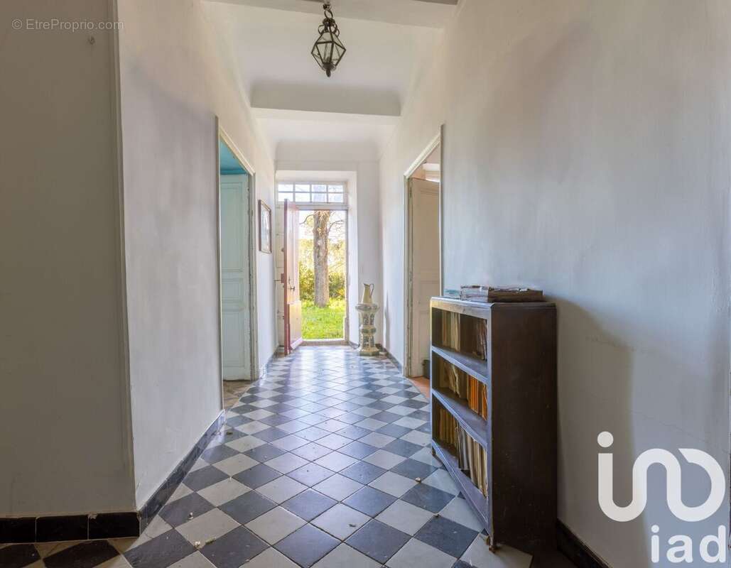 Photo 2 - Maison à LE REVEST-LES-EAUX