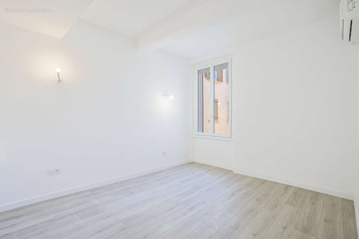 Appartement à SOLLIES-PONT