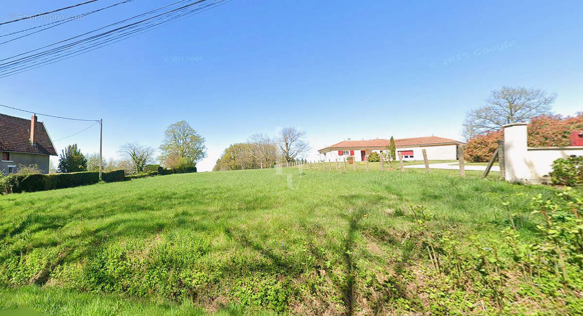 Terrain à VERNEUIL-SUR-VIENNE