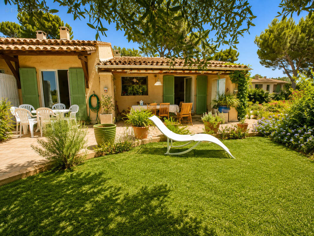 Vue mer à couper le souffle ! Maison avec jardin à 400 m des plages - photo 2