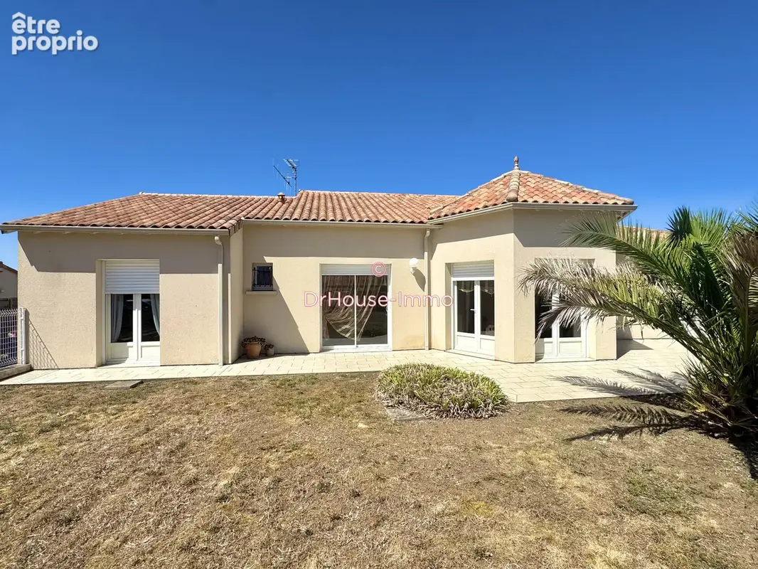 Maison 5 pièces 186 m² à vendre à Neuville-De-Poitou (86170) - photo 11