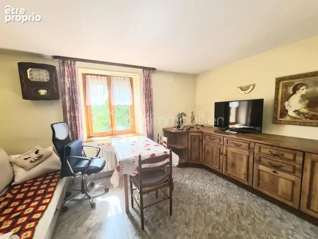  Maison jumelée à rénover – Beau potentiel – À 20 min de la frontière suisse - photo 2
