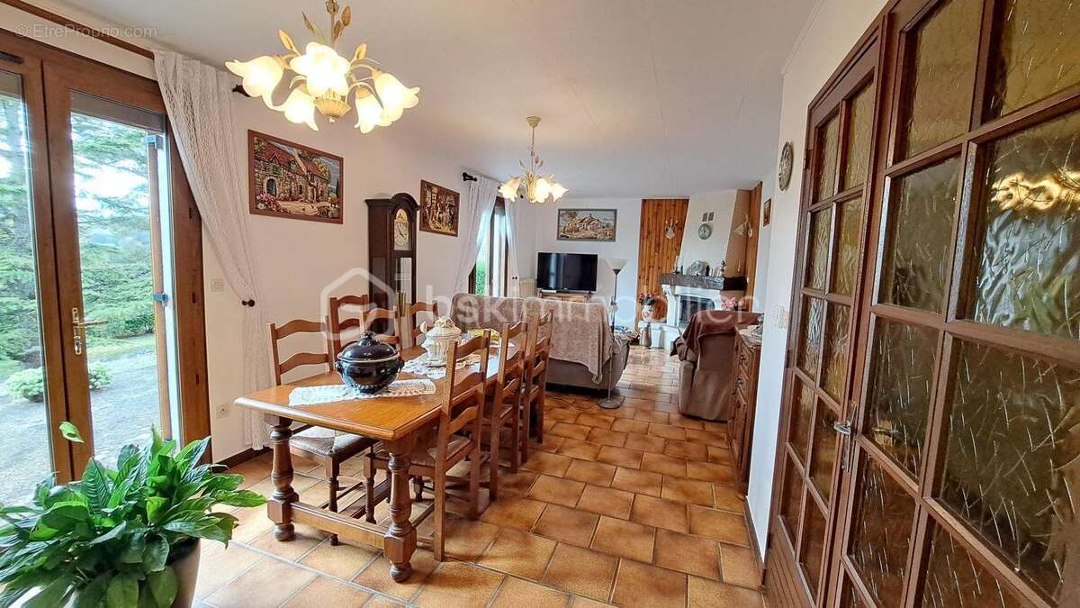 Maison à LEGUILLAC-DE-L&#039;AUCHE