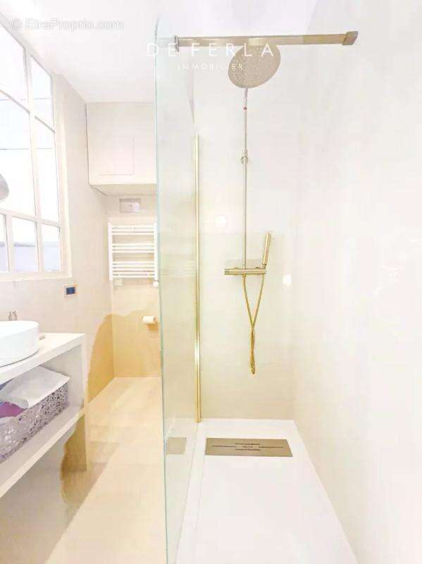 Appartement à PARIS-1E