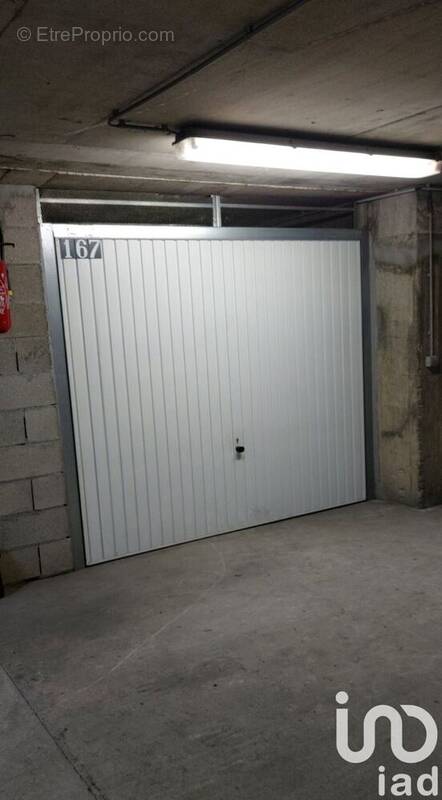 Photo 1 - Parking à CHOISY-LE-ROI