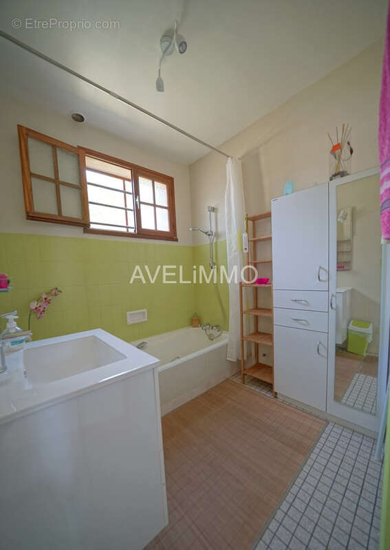 Maison à LA QUEUE-LES-YVELINES