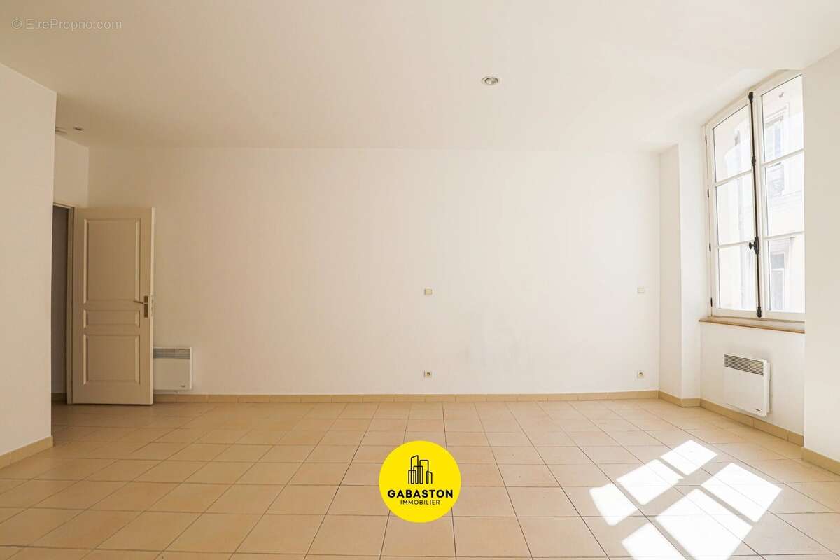 Appartement à MARSEILLE-1E