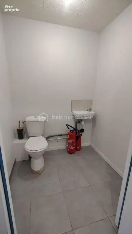 Radenac immeuble pour investisseur divisé en deux logements et un local professionnel - photo 17