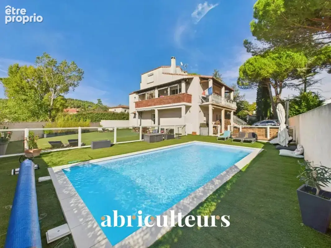 Maison familiale avec dépendance de 192 m² en vente à Bouc-Bel-Air(13320) - photo 4