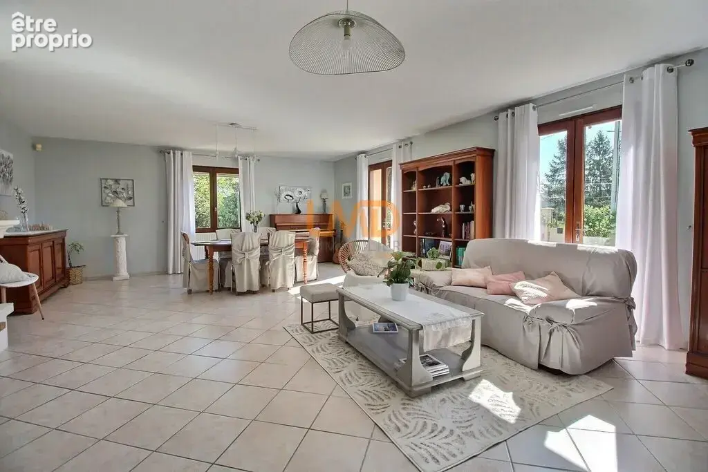 Maison à Burie (17770) Maison plain-pied de 177 m², 5 chambres - photo 5