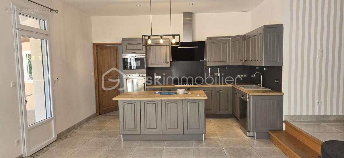 BELLE MAISON de plain-pied avec piscine sur terrain de 2962 m2 - photo 10