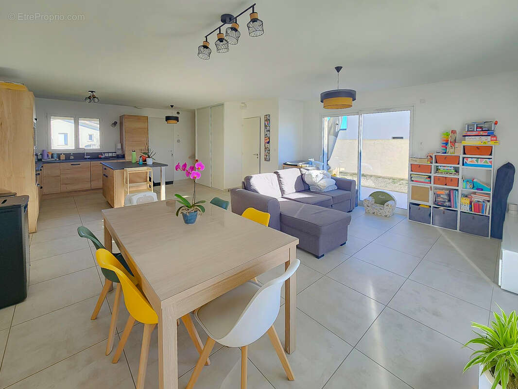 Maison à SALAISE-SUR-SANNE