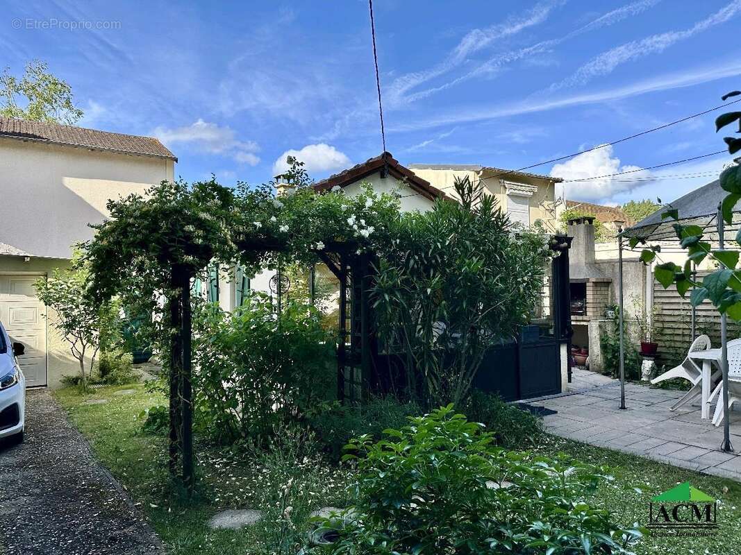 Maison à AUVERS-SUR-OISE