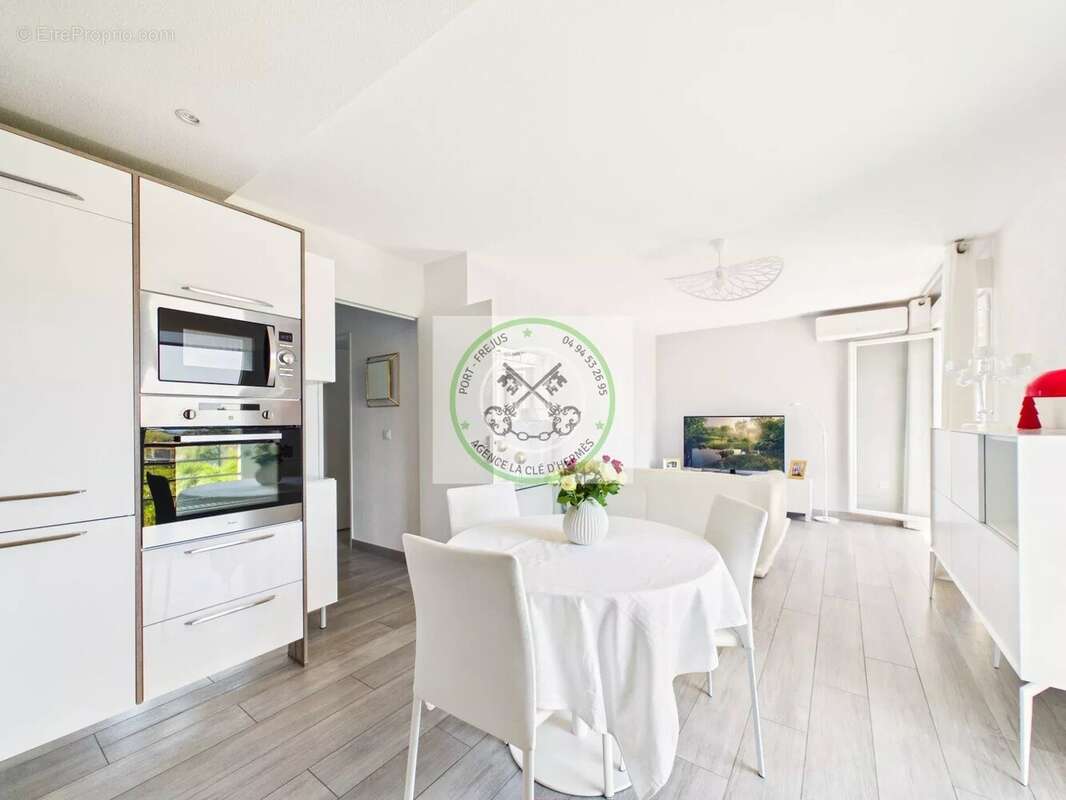 Appartement à ROQUEBRUNE-SUR-ARGENS
