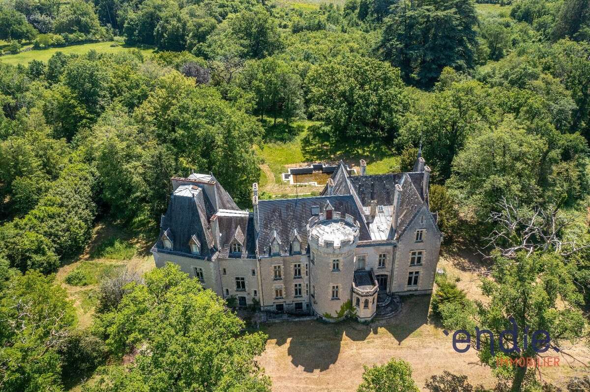 CHATEAU NEOGOTHIQUE 30 pièces,16 Chambres 5,7 ha!!! - photo 5