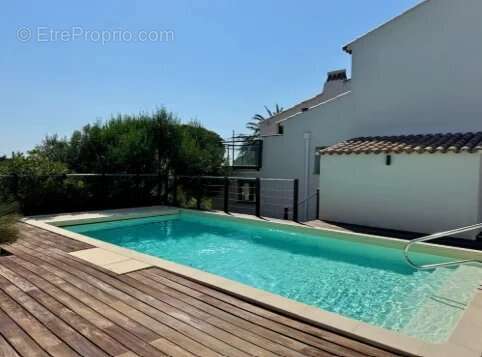Appartement à ROQUEBRUNE-SUR-ARGENS