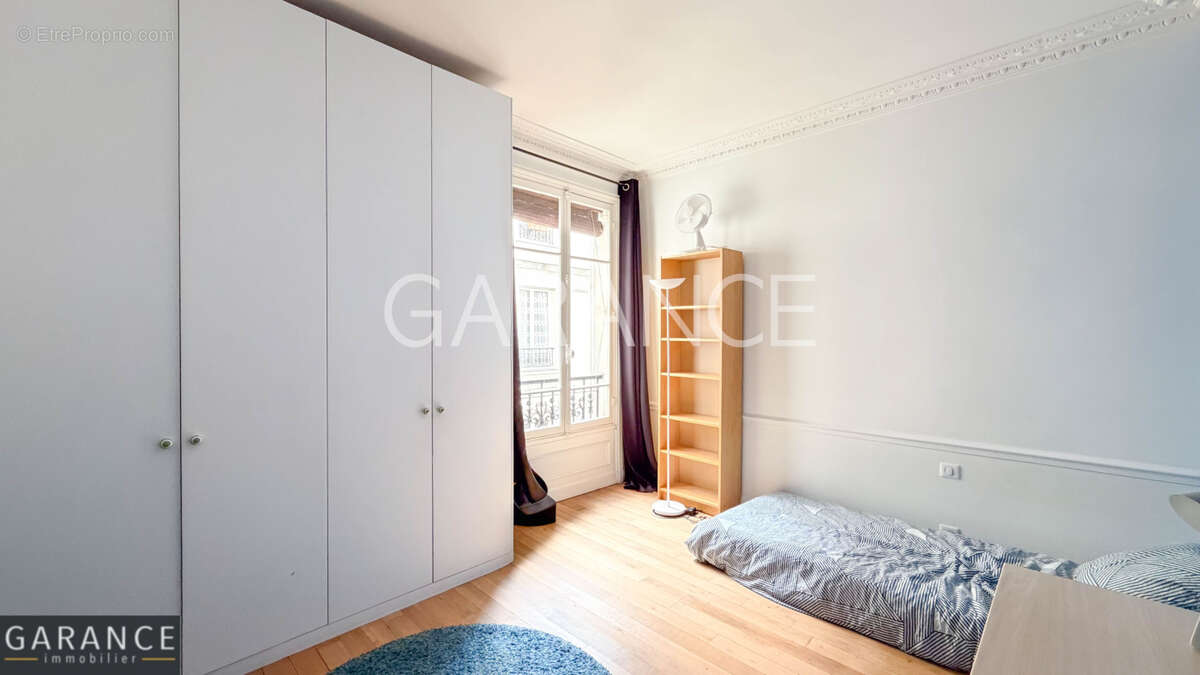 Appartement à PARIS-14E