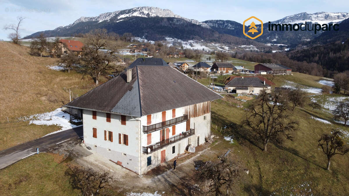 Maison à BELLECOMBE-EN-BAUGES