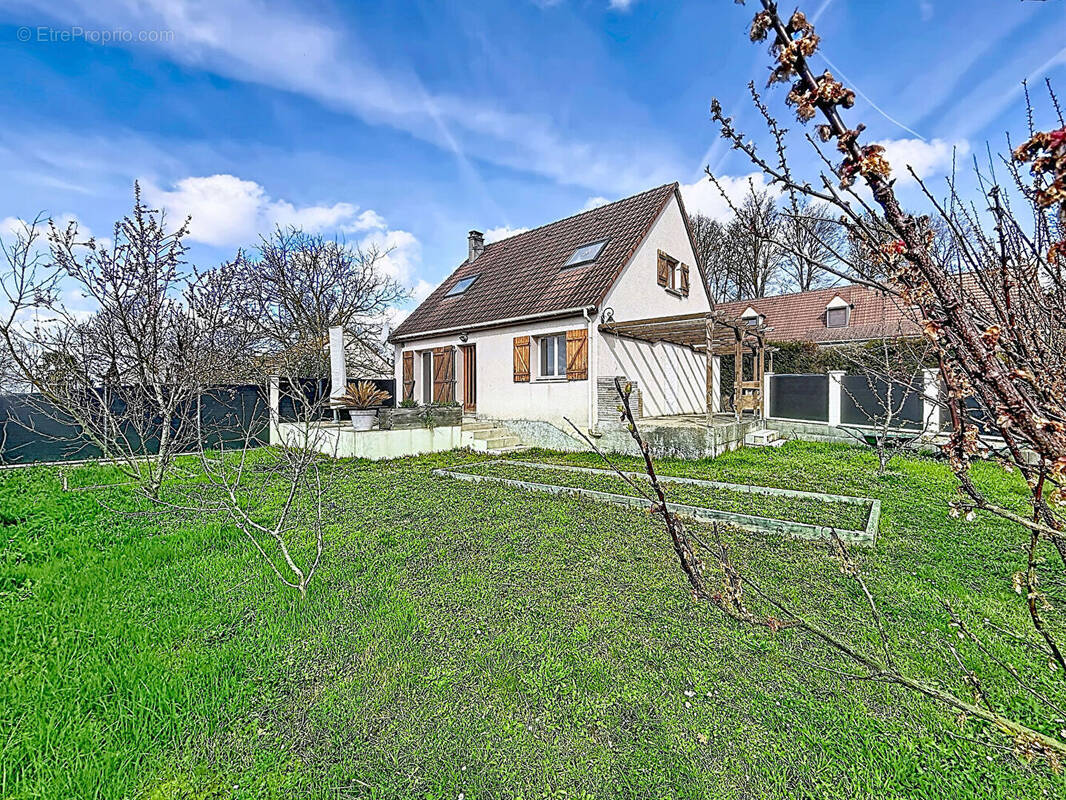 Maison à VILLIERS-SAINT-FREDERIC