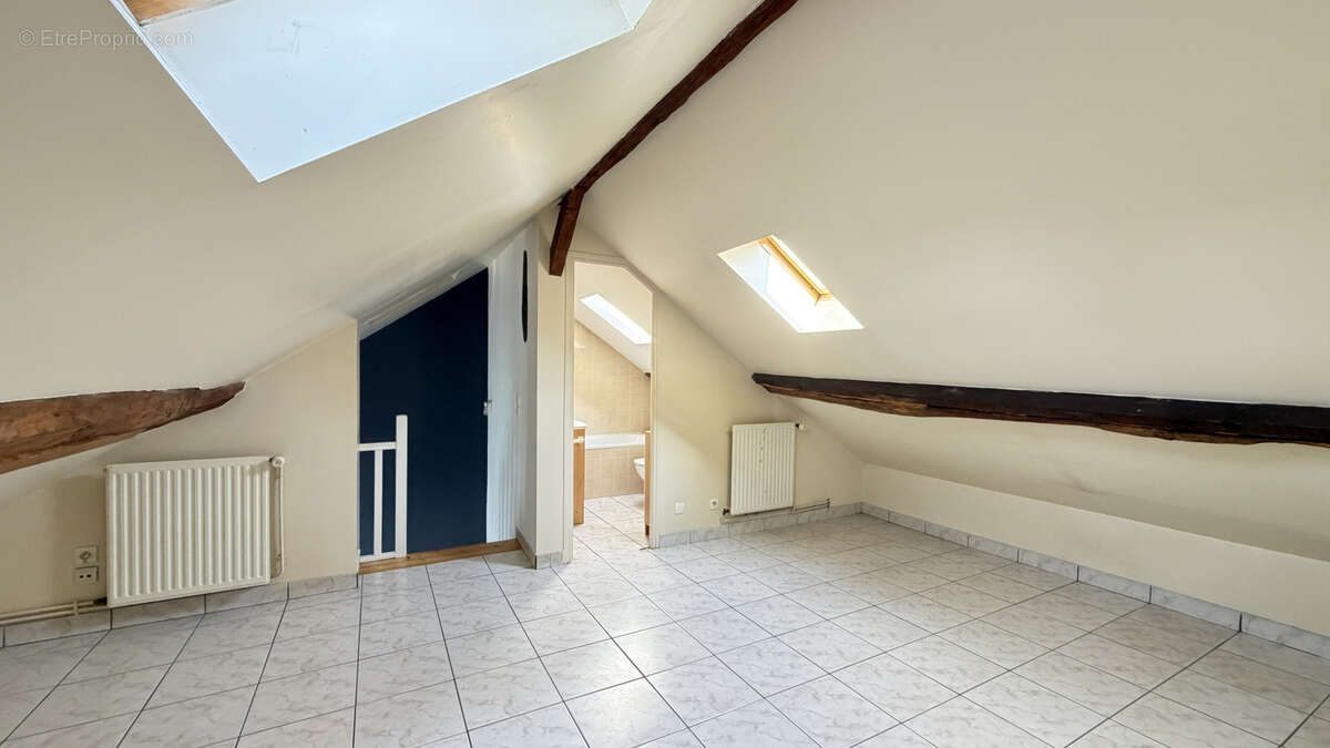 Appartement à NEAUPHLE-LE-CHATEAU
