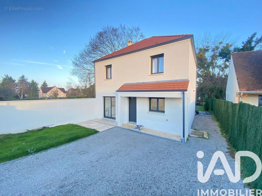 Photo 1 - Maison à FEROLLES-ATTILLY