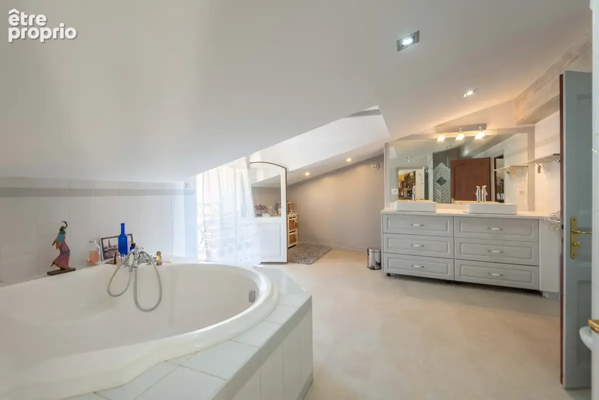 Villa de 339 m2 - 6 chambres - sur 3200 m2 - photo 16