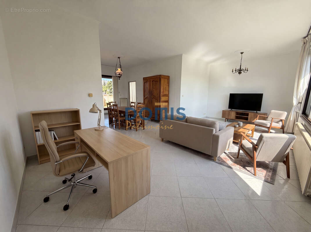 Nimes cadereau appt de type 4  dernier etage avec terrasse et garage  en exclusivite - photo 2