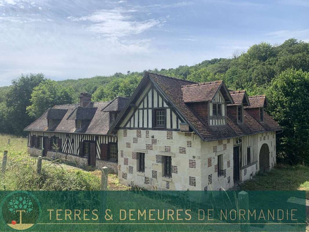 Maison à SAINT-MARTIN-DE-BIENFAITE-LA-CRESSONNIERE