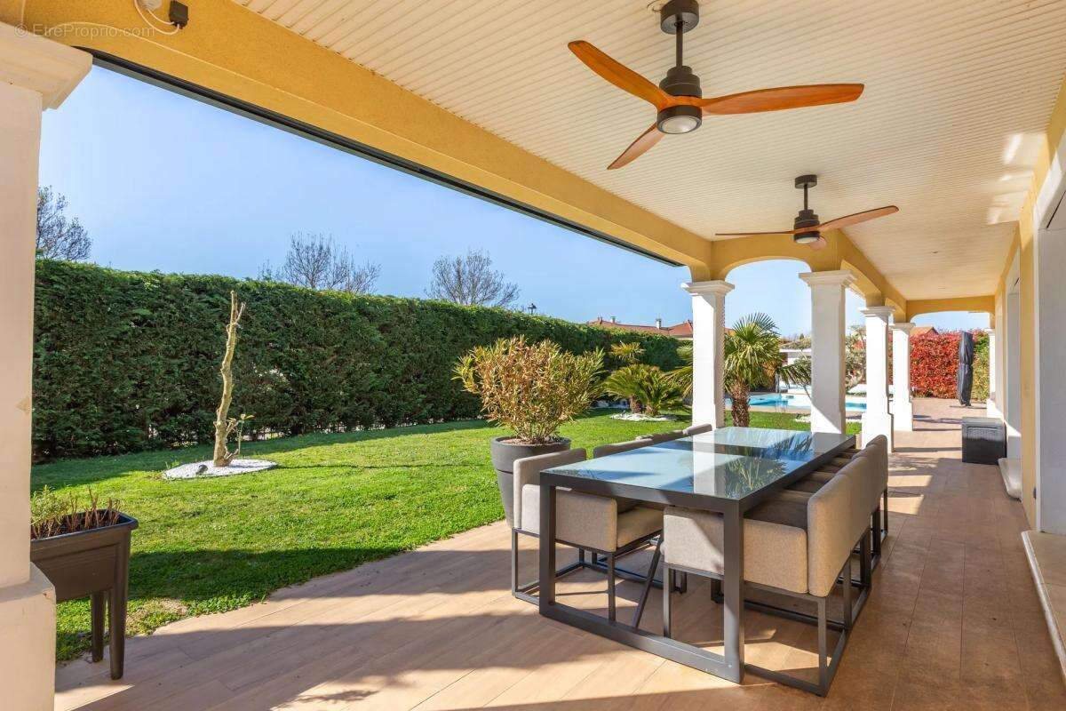 Maison à SAINT-BONNET-DE-MURE