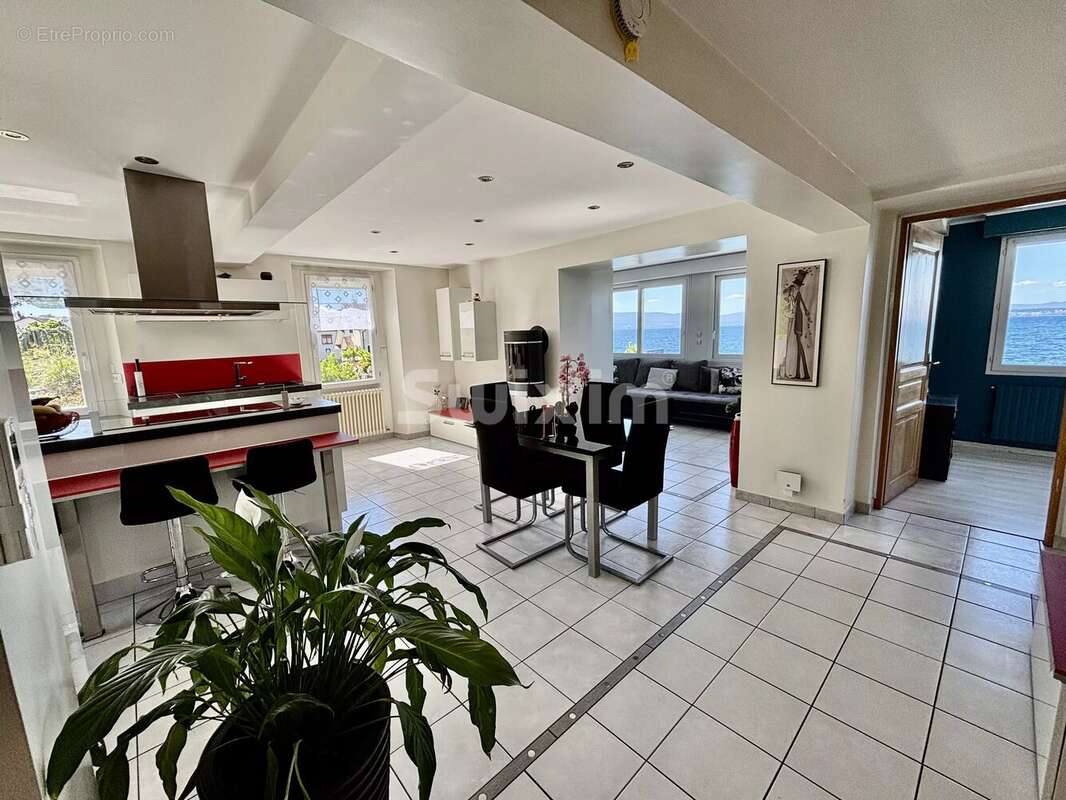 Duplex T4 face au lac avec terrasse et jardin privé ! - photo 4