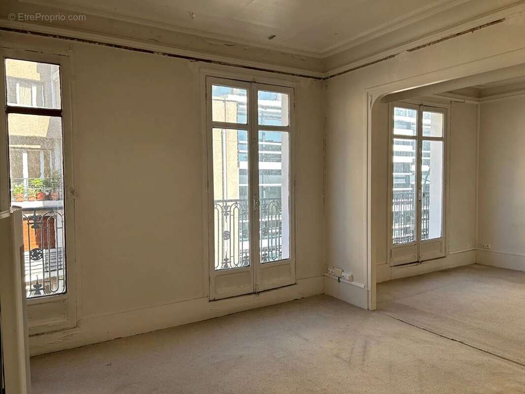 Appartement à PARIS-16E