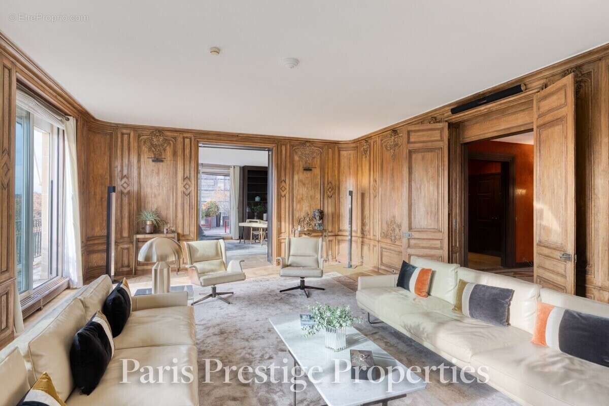 Appartement à PARIS-16E