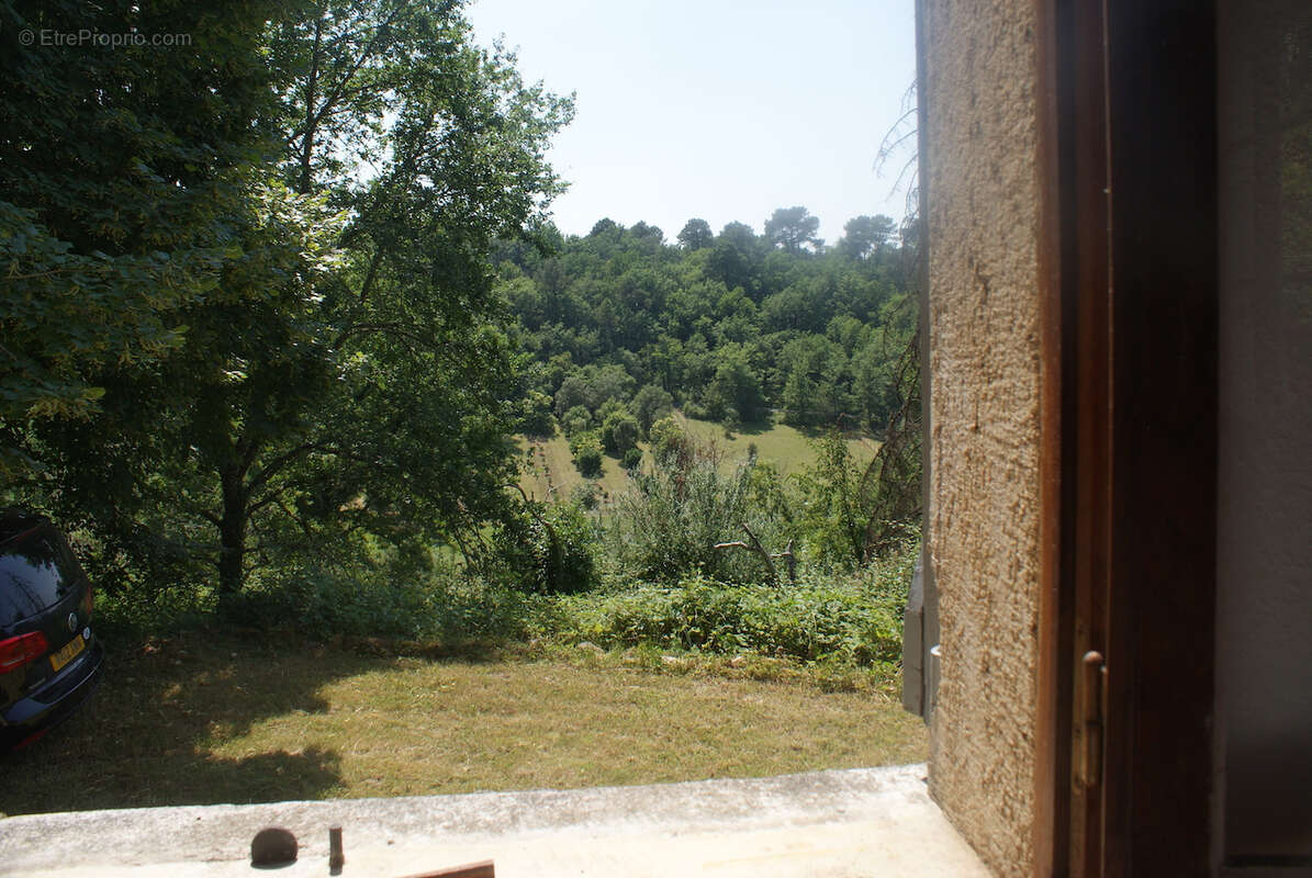 A VOIR. Belle maison en pierre de 4 chambres avec dépendances et vues sur terrain d'environ 2811m2 - photo 4