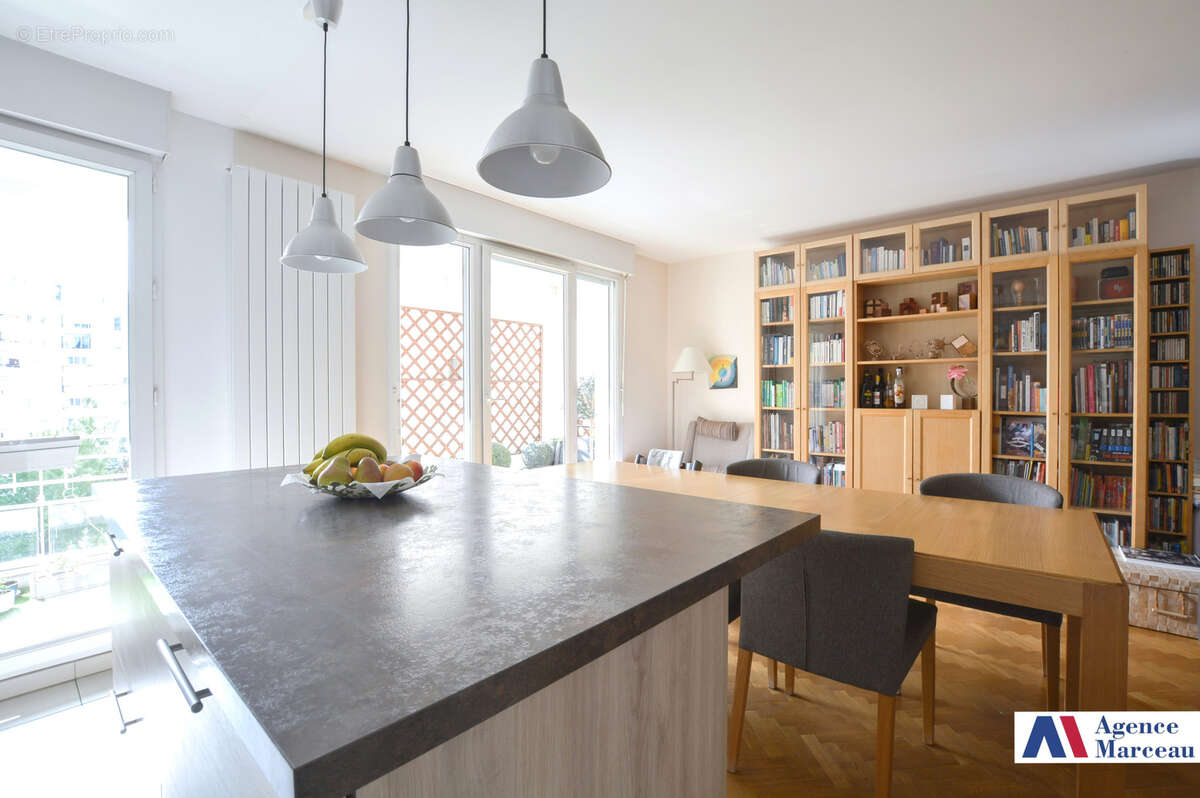 Appartement à COURBEVOIE